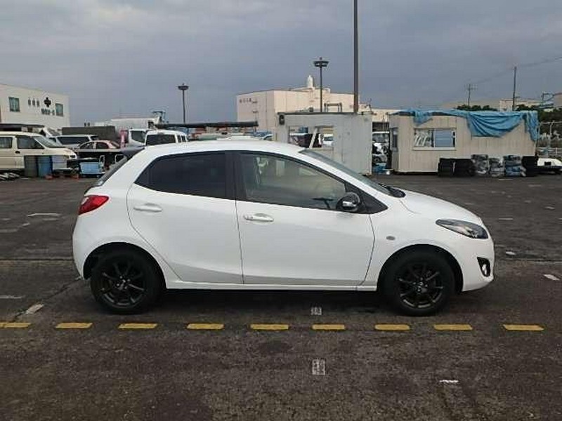 2013 Mazda Demio