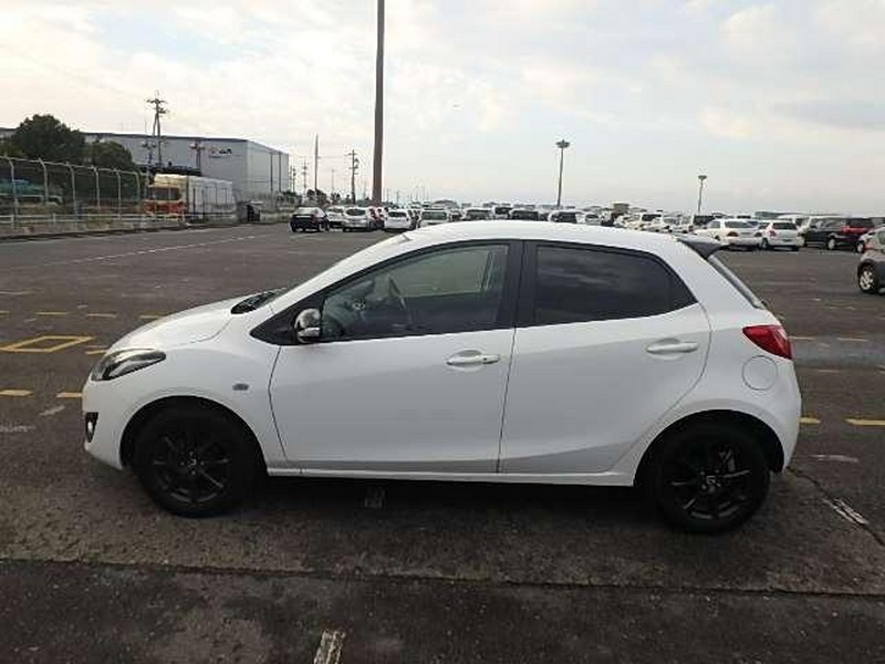 2013 Mazda Demio