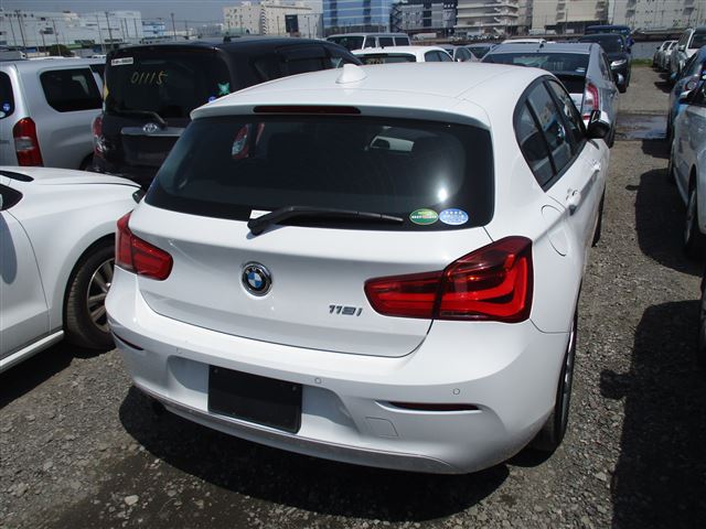 BMW 1 SERIES