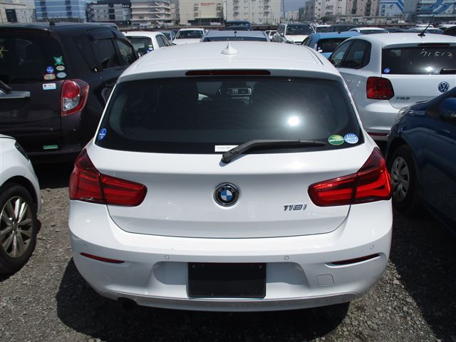 BMW 1 SERIES