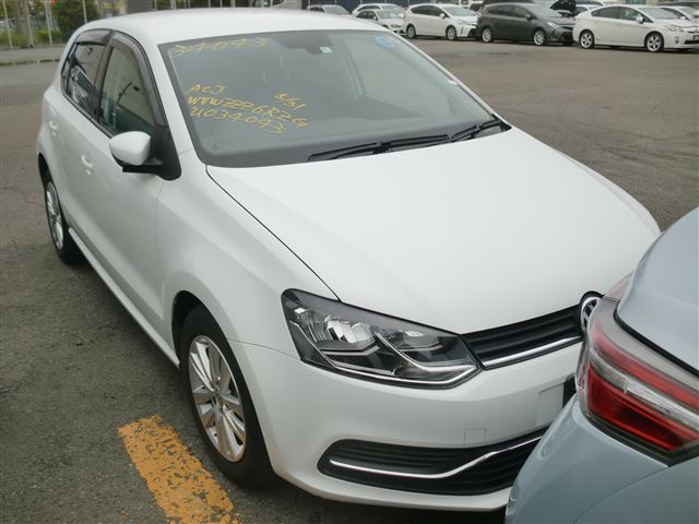VOLKSWAGEN POLO