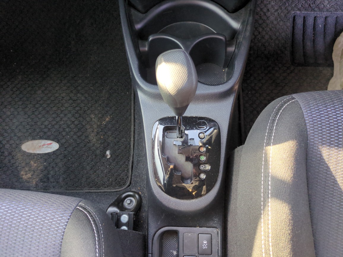TOYOTA VITZ