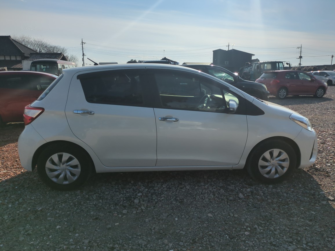 TOYOTA VITZ