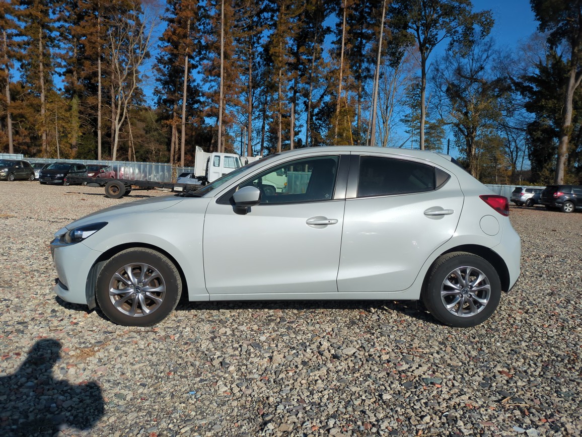 MAZDA2