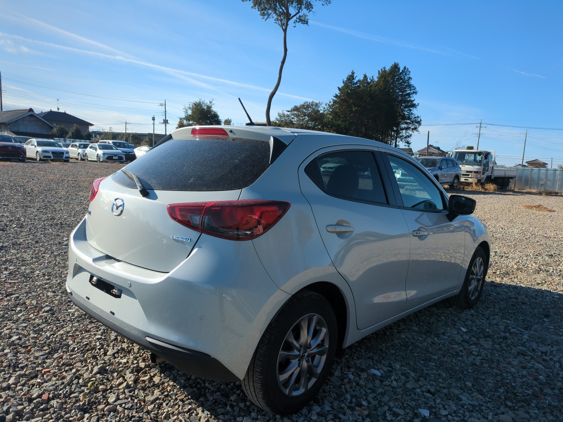 MAZDA2