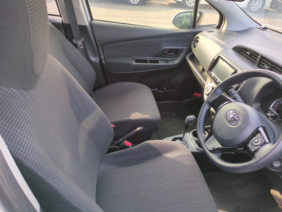 TOYOTA VITZ