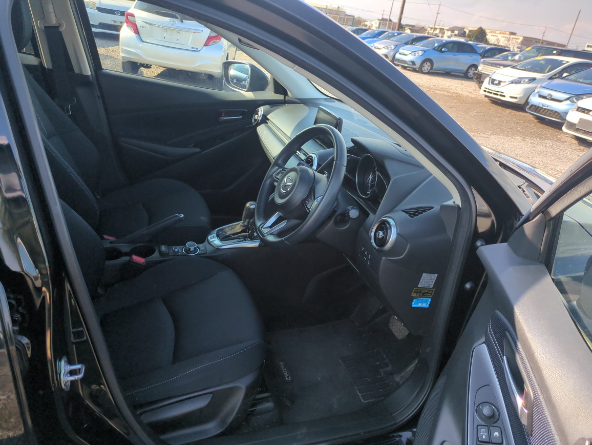 MAZDA2