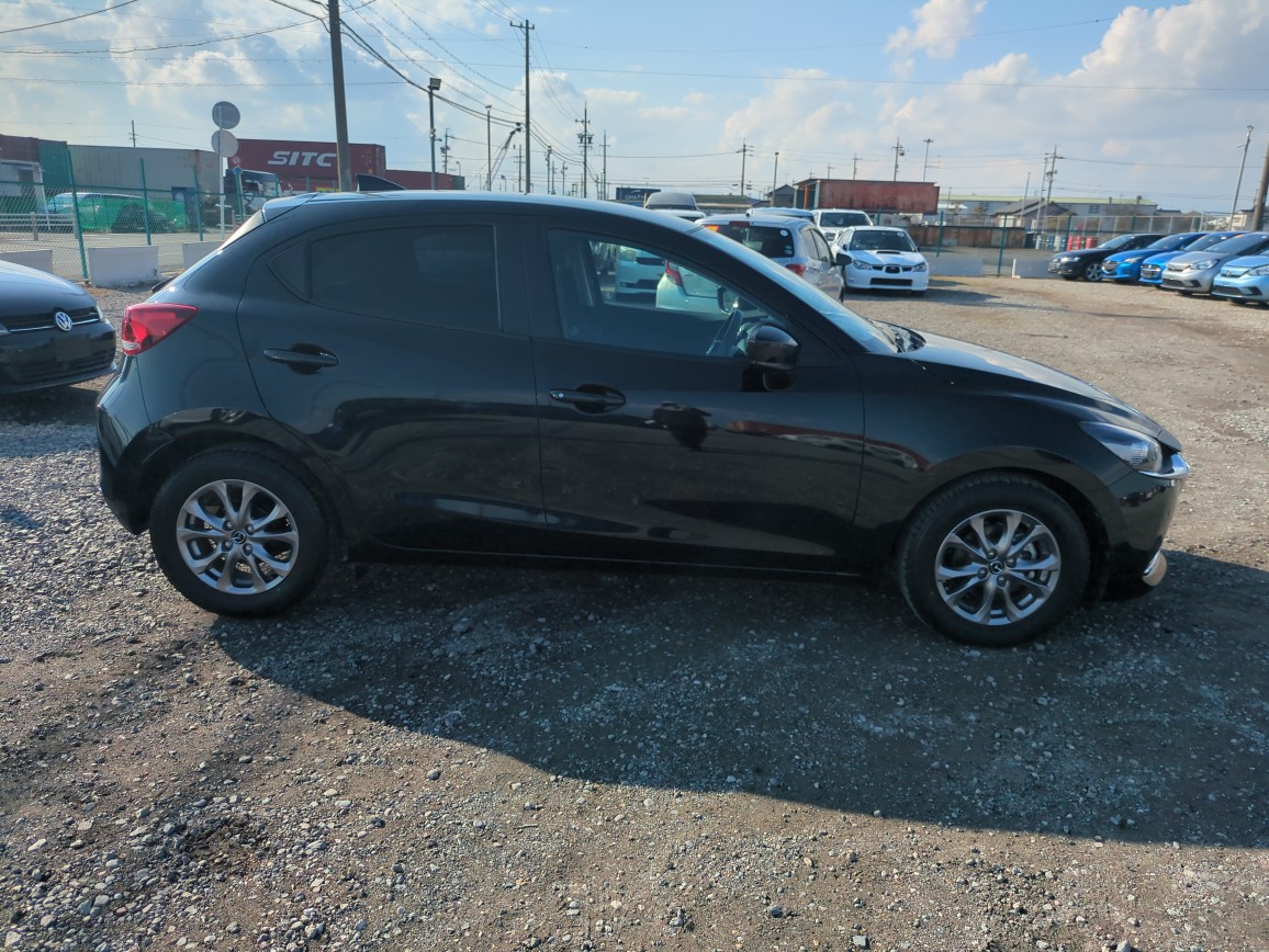 MAZDA2