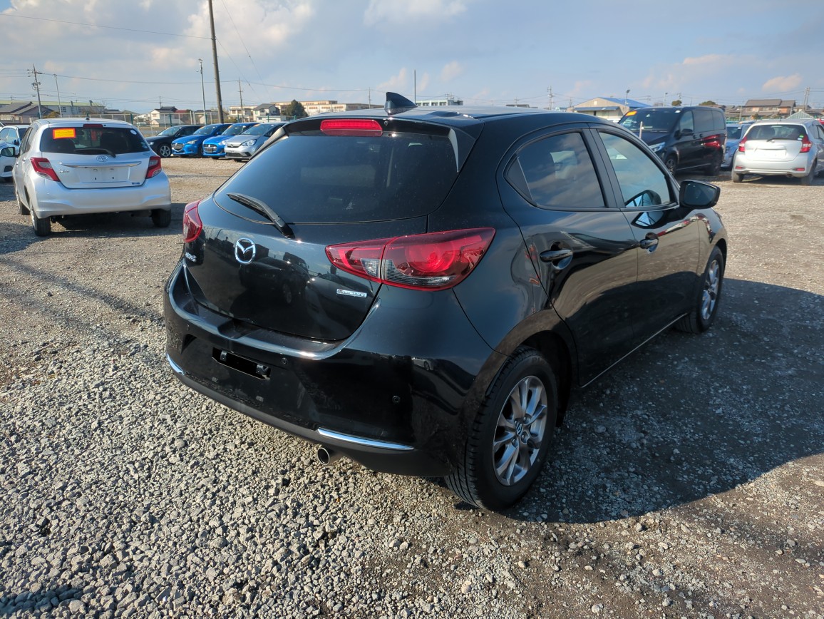 MAZDA2