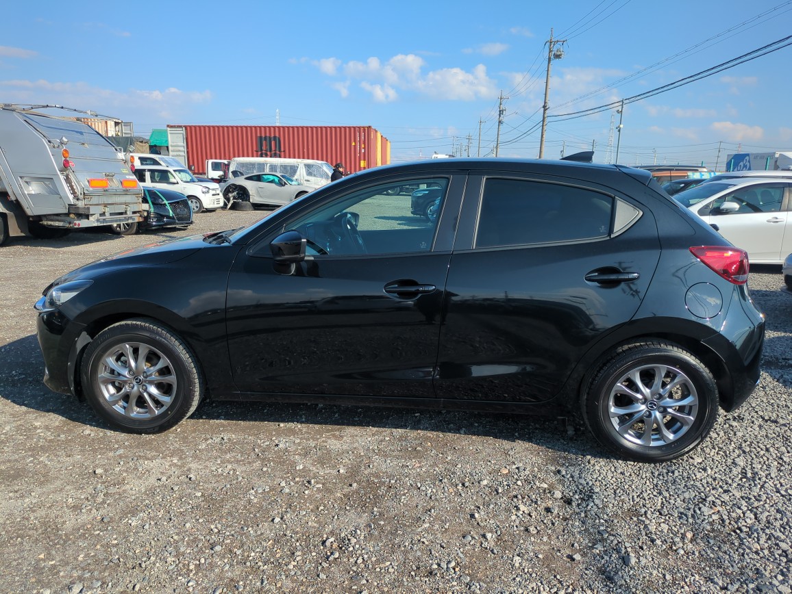 MAZDA2