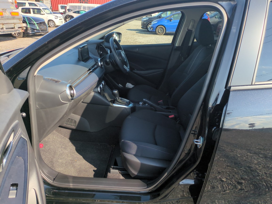 MAZDA2