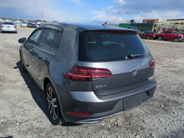 VOLKSWAGEN GOLF